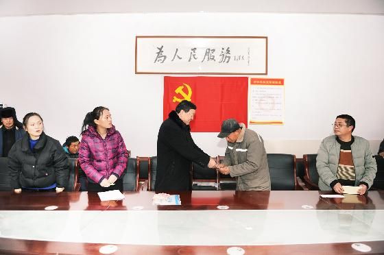 這個冬天不太冷——河南礦山12萬元精準扶貧暖人心！