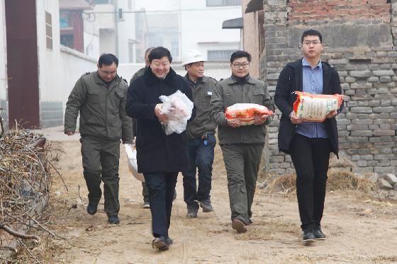 春節(jié)慰問 精準扶貧——河南礦山幫扶小組慰問貧困戶