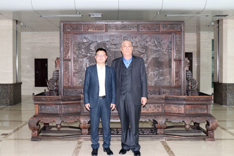 攜手共贏！河南礦山黨委書記崔培軍與德勝集團(tuán)董事長(zhǎng)周平進(jìn)行洽談